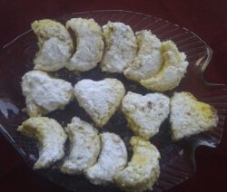 Сърчица и полумесеци в чиния
