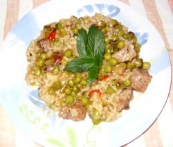Ориз със свинско, грах и праз