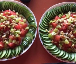 Салата по съседски в чинии