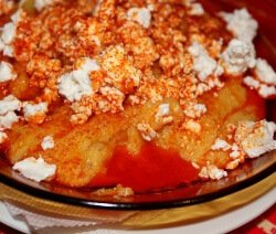 качамак със сирене в чиния